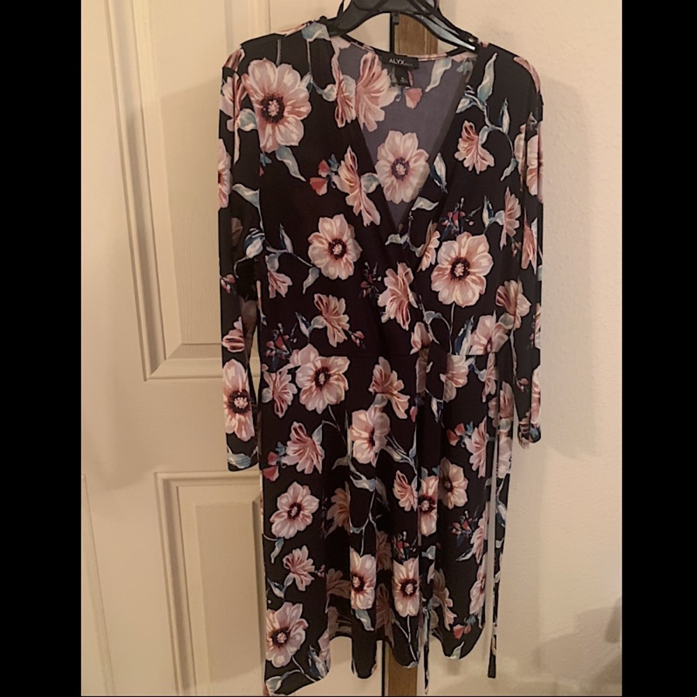 Adorable floral wrap dress!